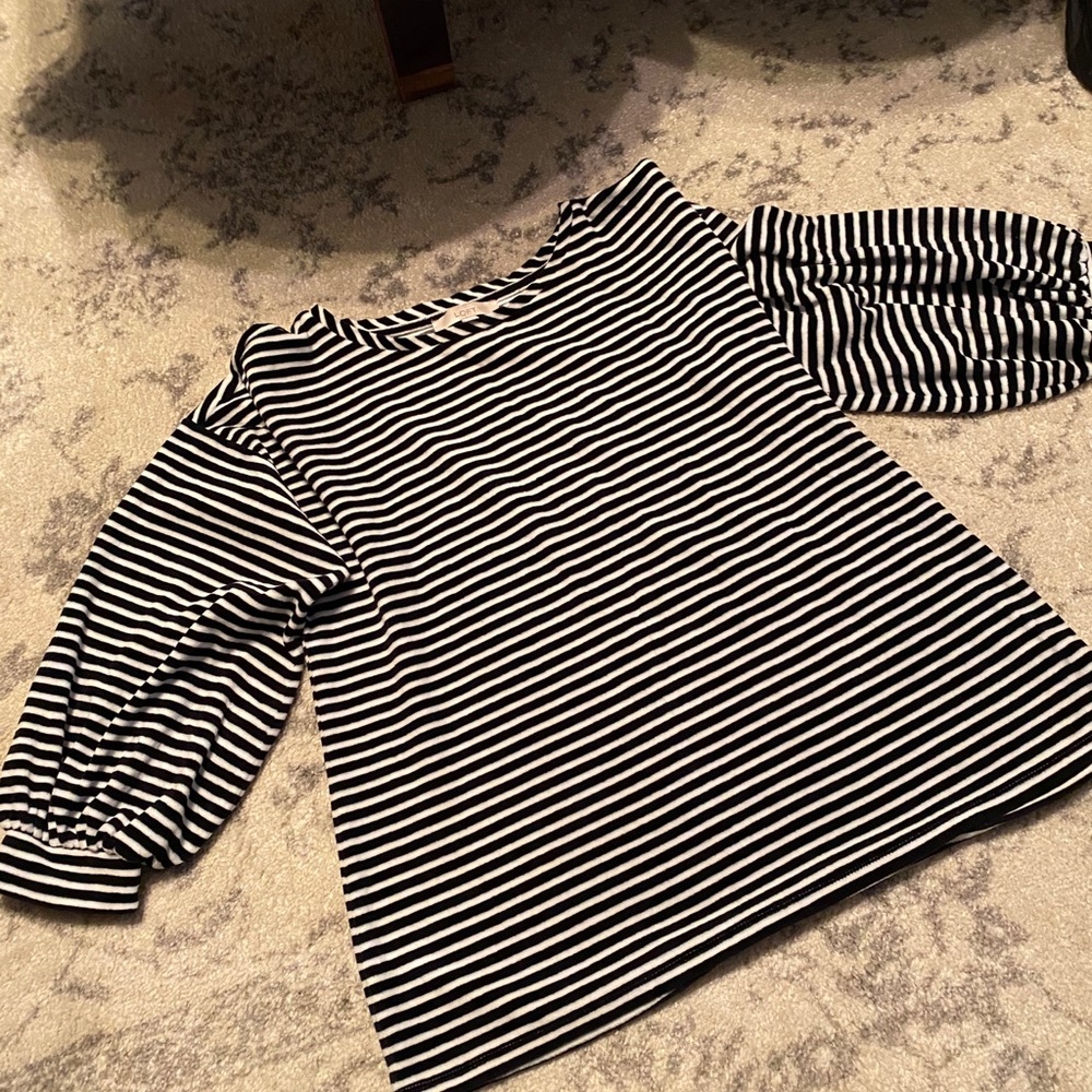 Cute balloon sleeved striped top